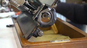 Швейная машина Подольская: заклинено челночное устройство, не движется, не включается на рабочий хо