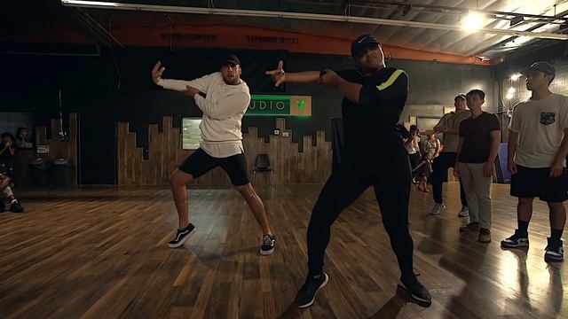 OLHA A EXPLOSAO - MC Kevinho Dance ft Kaycee Rice | Matt Steffanina & Chachi Choreography смотреть онлайн