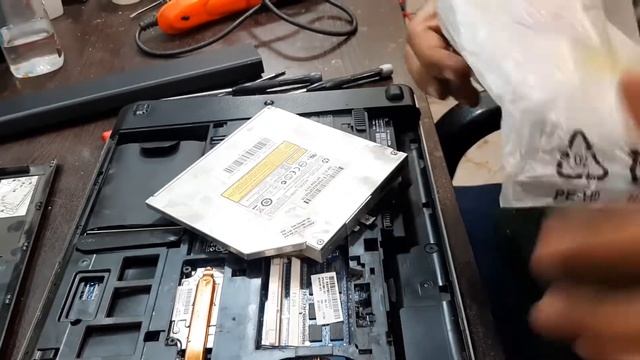 Change Laptop DVD drive on a HP ProBook 4530S смотреть онлайн