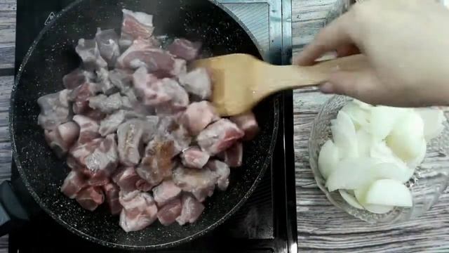 Готовить Просто, Продукты Доступные / Свинина с Помидорами / Свинина в Соусе Рецепт смотреть онлайн