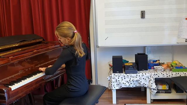 H.Zipoli " Fugetta" D- moll - Maja Choma(9) , 1,5 years piano lessons. Teacher Irina Mints смотреть онлайн