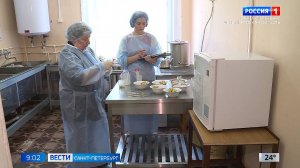 Лаборанты берут пробы на кухнях и пищеблоках социальных учреждений