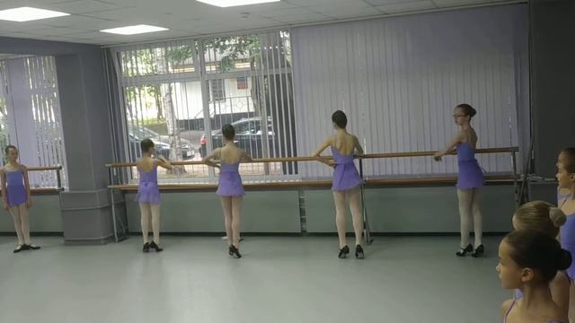 Народно-сценический танец(17) смотреть онлайн