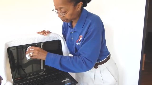 How to Clean Your Computer Monitor | How to Clean Your Computer Screen смотреть онлайн