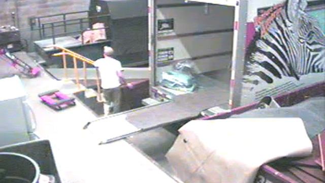 OOPS, DESK DROP смотреть онлайн