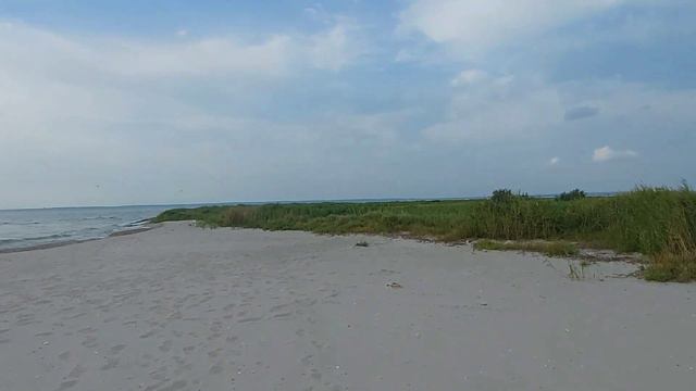 Белосарайская коса. Дикий пляж на краю косы без людей и мало медуз. смотреть онлайн