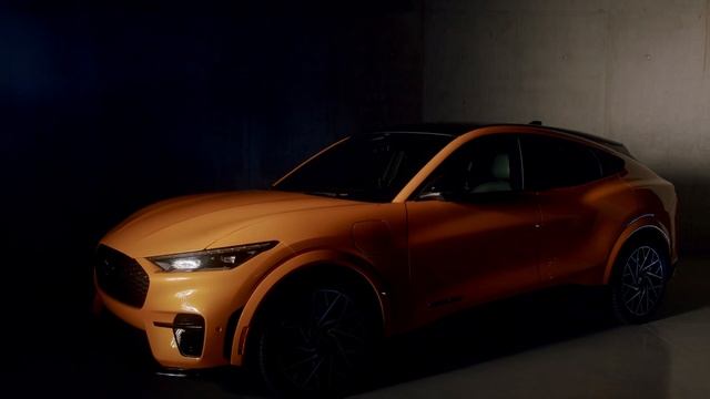Warsztaty fotografii motoryzacyjnej - Oświetlenie studyjne - Ford Mustang Mach-E GT смотреть онлайн