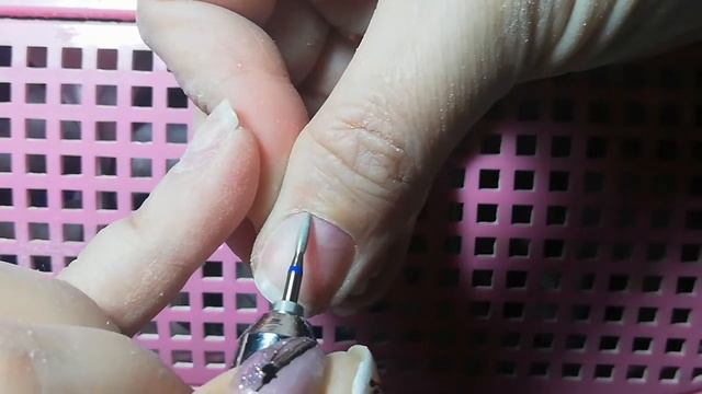 Как сделать срез кутикулы шаром без пореза / Почему я не придерживаюсь правил? смотреть онлайн