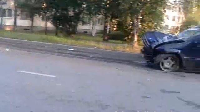 Мерседес врезался в ЛЭП и поломал ее на 3 части смотреть онлайн