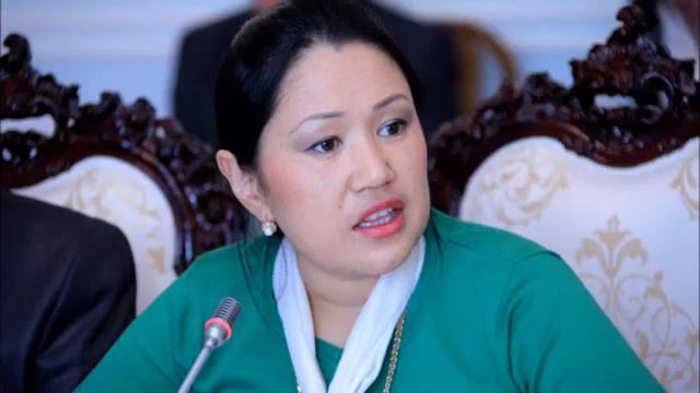 Депутат Ыргал Кадыралиева: "Кѳтүңү кысып жүр" смотреть онлайн