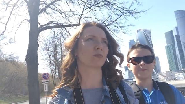 Прогулка по Москва-Сити. Мнение о жизни в Москве . смотреть онлайн