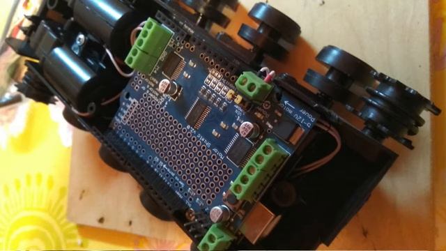 Гусеничная платформа на Arduino (caterpillar-platform) смотреть онлайн