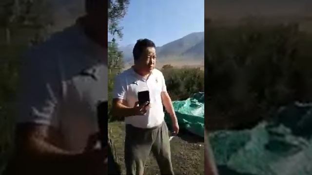 Мракобесы бросают в горные реки использованные памперсы и женские прокладки смотреть онлайн