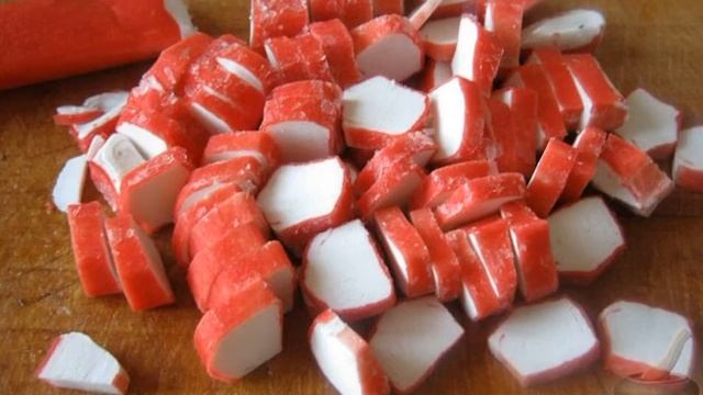 Салат с сухариками и крабовыми палочками ко Дню Рождения. смотреть онлайн