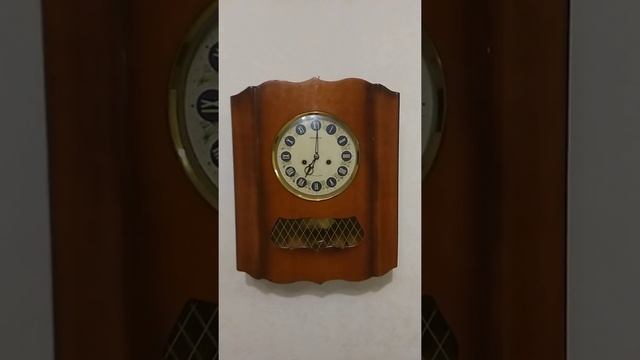 Настенные часы Янтарь с боем смотреть онлайн