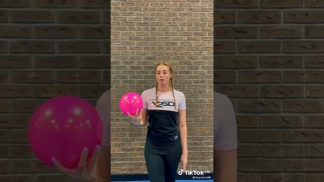 Учимся крутить мяч на пальце? смотреть онлайн
