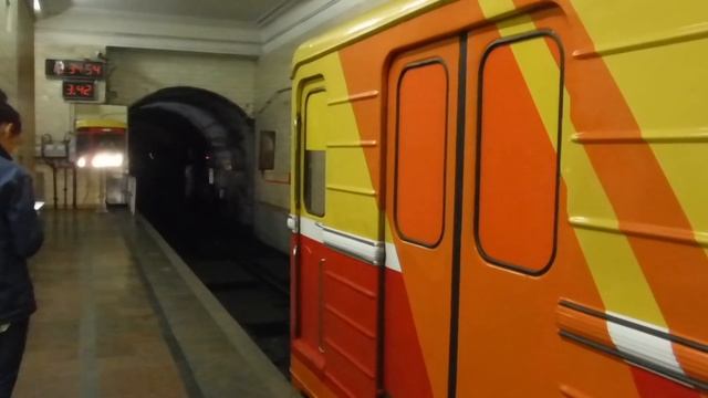 Синергия-2 на станции Арбатская филевской линии. смотреть онлайн