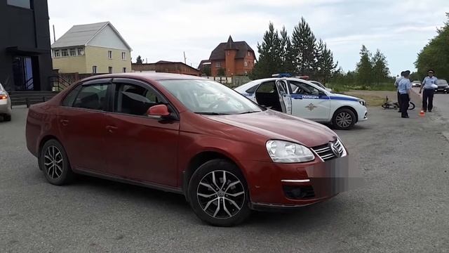 "Не заметил в потоке автомобилей" - в Серове под колеса угодила женщина на велосипеде смотреть онлайн