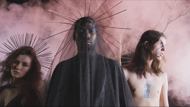 Крутая Вечеринка в стиле Хэллоуин – Костюмы и Идеи для Праздника смотреть онлайн