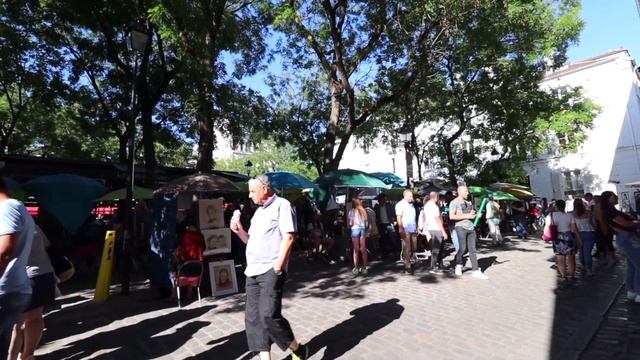 A Look At Place du Tertre in Summer and Winter, Montmarte, Paris смотреть онлайн