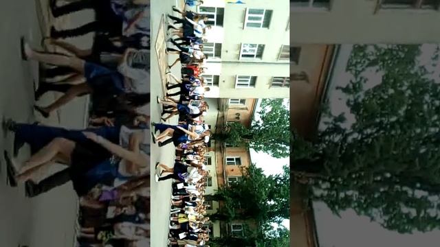 На последнем звонке тансуют вальс выпускной клас смотреть онлайн