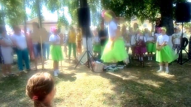 прыжки на скакалке . парни против девочек смотреть онлайн