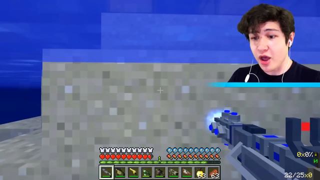 MINECRAFT pero Hay ARMAS REALES! *ÉPICO* Minecraft Mods смотреть онлайн