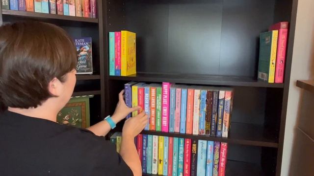 FINALLY Finishing My Bookshelves! ? With Under Cabinet Lighting +ASOKO! смотреть онлайн