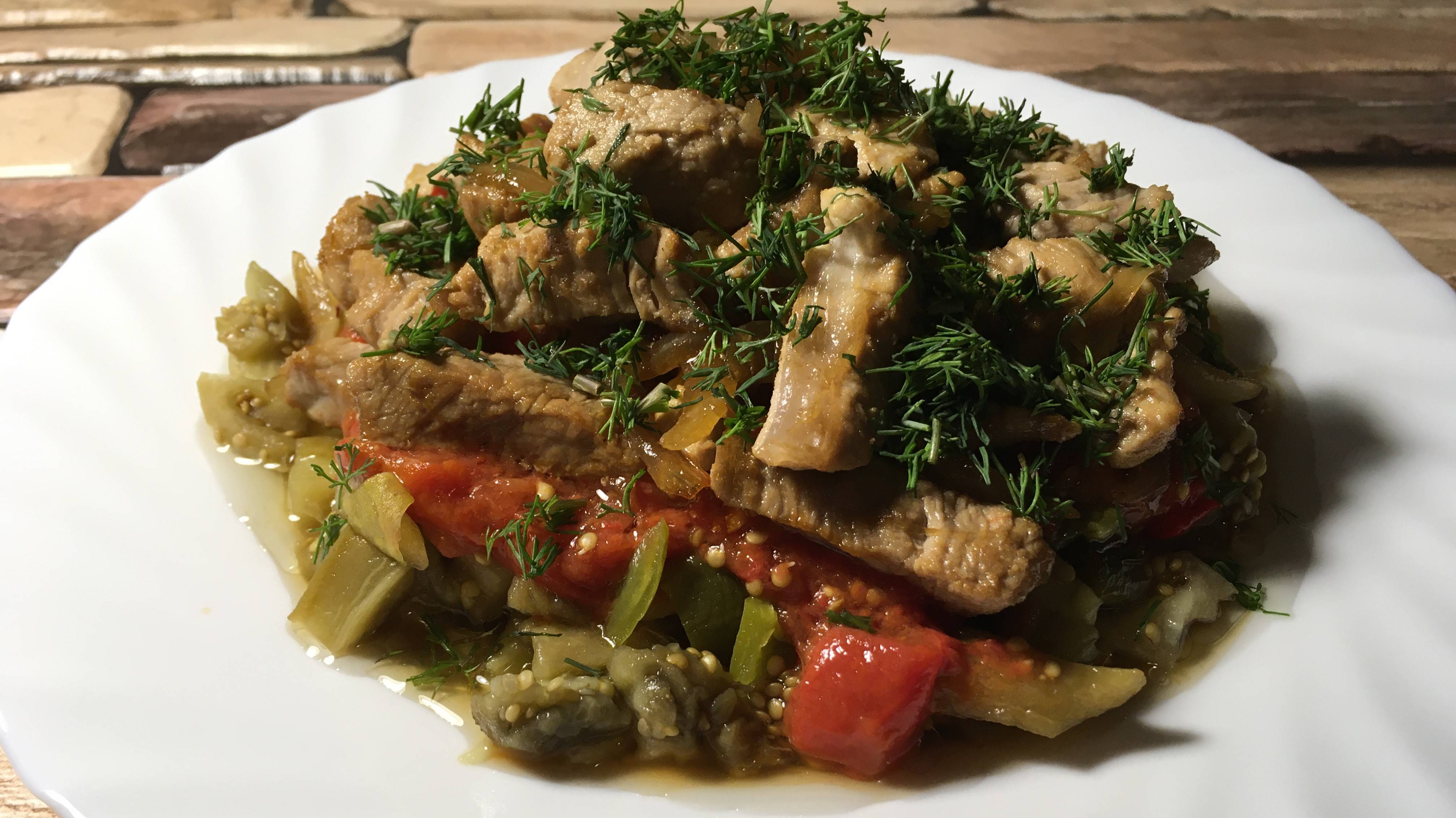 Теплый гриль-салат с овощами и мясом смотреть онлайн