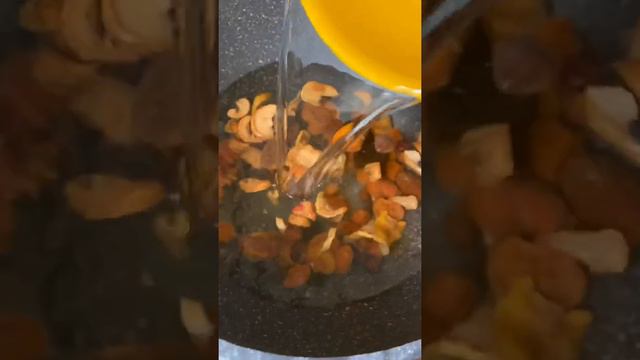 Шөліңді басатын, сарайыңды ашатын сусын. Домашний компот Оочень полезный напиток из сухофруктов смотреть онлайн