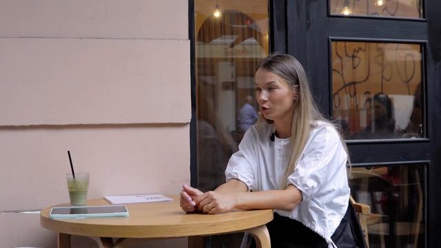 Не айтишники: эмигранты в Сербии / Кафе Le Bol / Алина Базулина ? смотреть онлайн