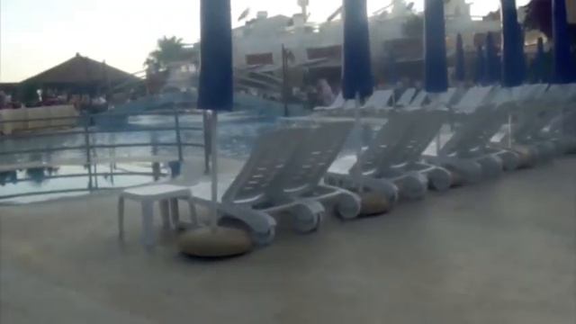 Food on Pool in Club Dizalya (Pizza Hut Edition) смотреть онлайн