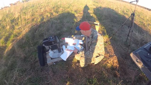 Сборка самолета в поле на время. смотреть онлайн