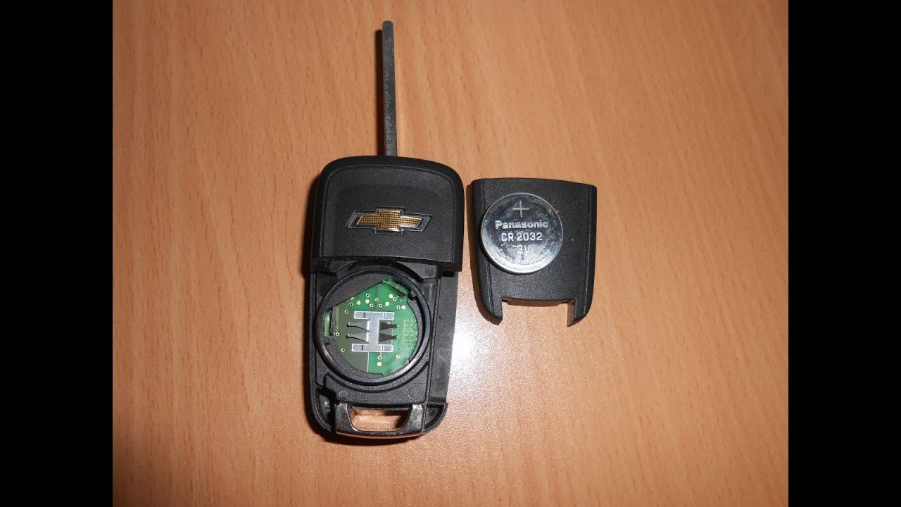 «Как заменить батарейку ключ шевролет круз».