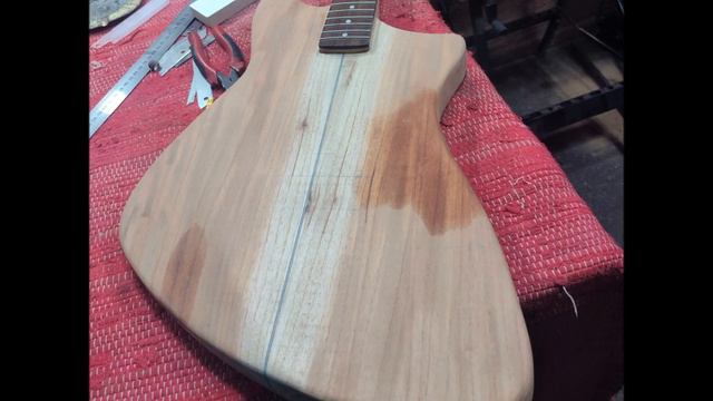 Cuerpo de Fender Meteora, realizado en Caoba, para un mango de Strato que trajo el cliente. смотреть онлайн