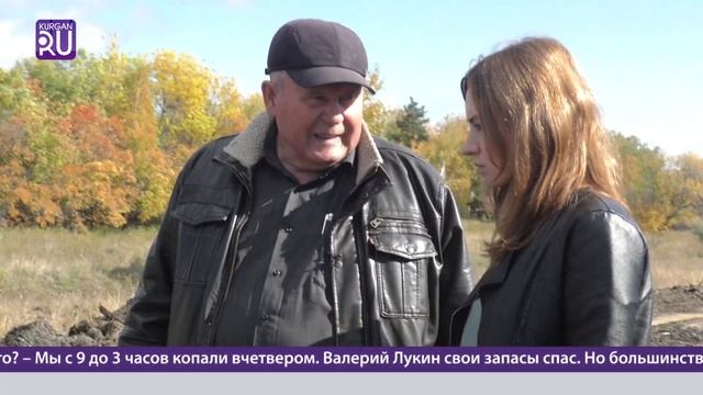 В Путейском пенсионер преградил дорогу грейдеру, чтобы спасти свой урожай и зимние припасы смотреть онлайн