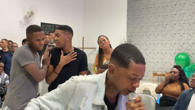 ELE DEU LUGAR NA SALA DE ADORAÇÃO 😭🔥 - Samuel Azevedo смотреть онлайн