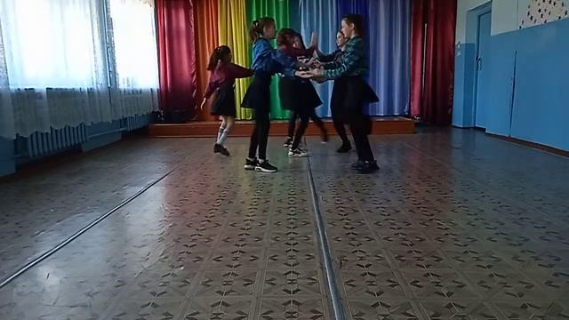 Дебютный танец танцевальной группы МОУ ООШ с.Кайдалово "Ча-Ча" смотреть онлайн