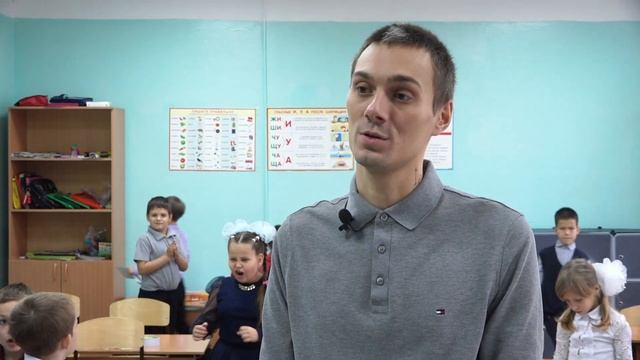 Буквы разные писать и читать, и вычитать. Этому нас учит первый учитель смотреть онлайн