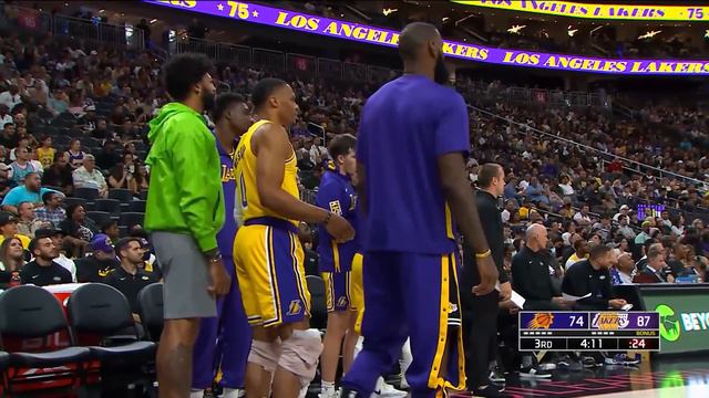 The Lakers Bench got a TECH for Excessive Celebrating after the Jones Dunk 😂 смотреть онлайн