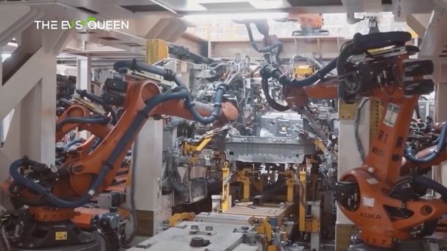 Emerging Chinese EV maker sends out first batch of right hand drive electric cars смотреть онлайн