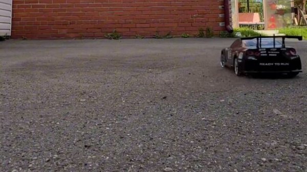 Дрифт на Nisan GTR FLYING FISH 1