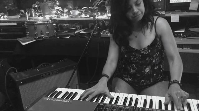 Cover- "Glory Box" Portishead смотреть онлайн