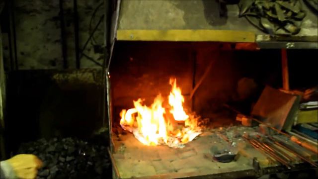Как греть маленькие заготовки в горне.Кузнечное дело смотреть онлайн
