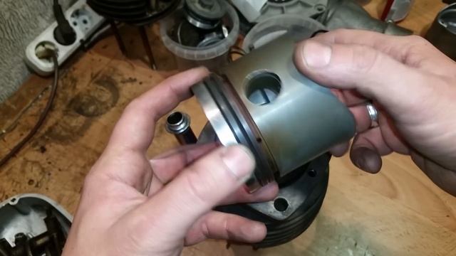 Дефектовка двигателя мотоцила Урал. В это сложно поверить, но двигатель жив! смотреть онлайн