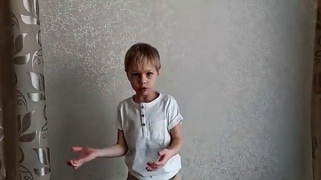 «Вышел мальчик погулять» - стихотворение Лилии Такташевой. Читает Макар Милюков. смотреть онлайн