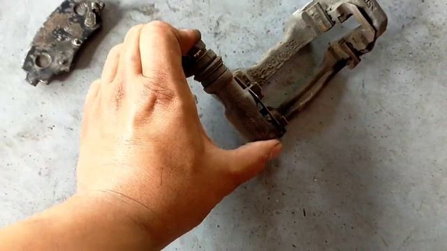 MAZDA3 SKYACTIVE How to replace rear rotor disc and brake pads смотреть онлайн