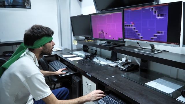 Geometry Dash - Playing Levels 1-2 Simultaneously