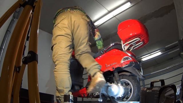 Vespa LX50 "Victoria". Проверка вариатора, \внезапно\ обернувшаяся дружным преодолеванием кикстатер смотреть онлайн