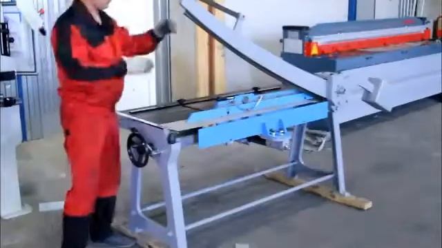 Сабельная гильотина Fresan FGM в работе